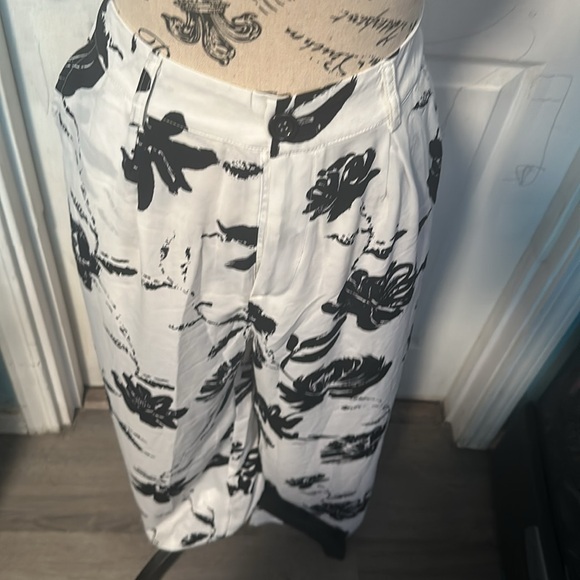 2 pc (white floral) with padded bra - Picture 7 of 9